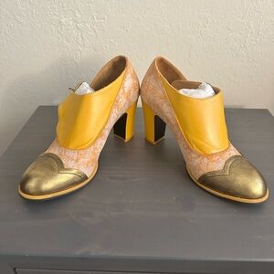 JOHN FLUEVOG UNIQUE HEEL